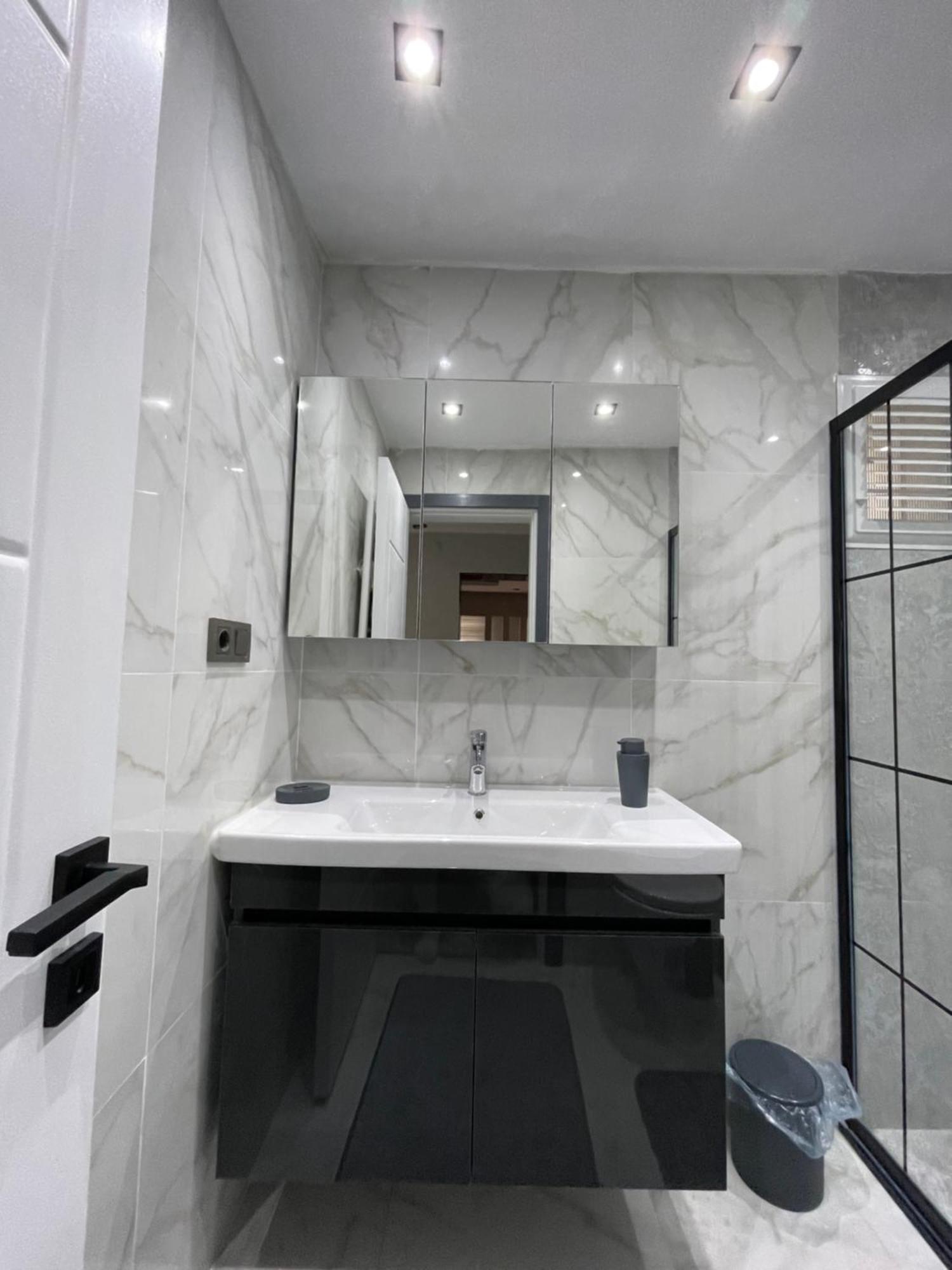 Sabiha Goekcen Airport & Metro Apartment